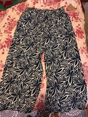 Wide Leg Pull-On Pants in Navy and White Floral
